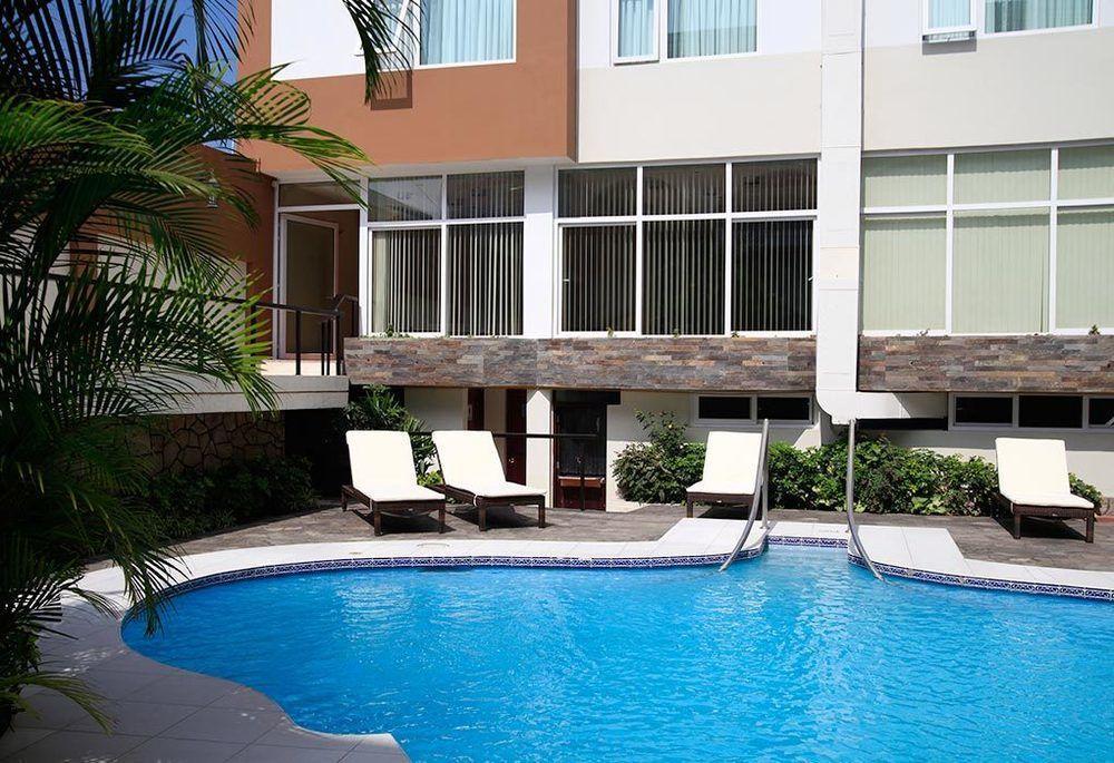 Hotel El Gran Marques Trujillo Exterior foto